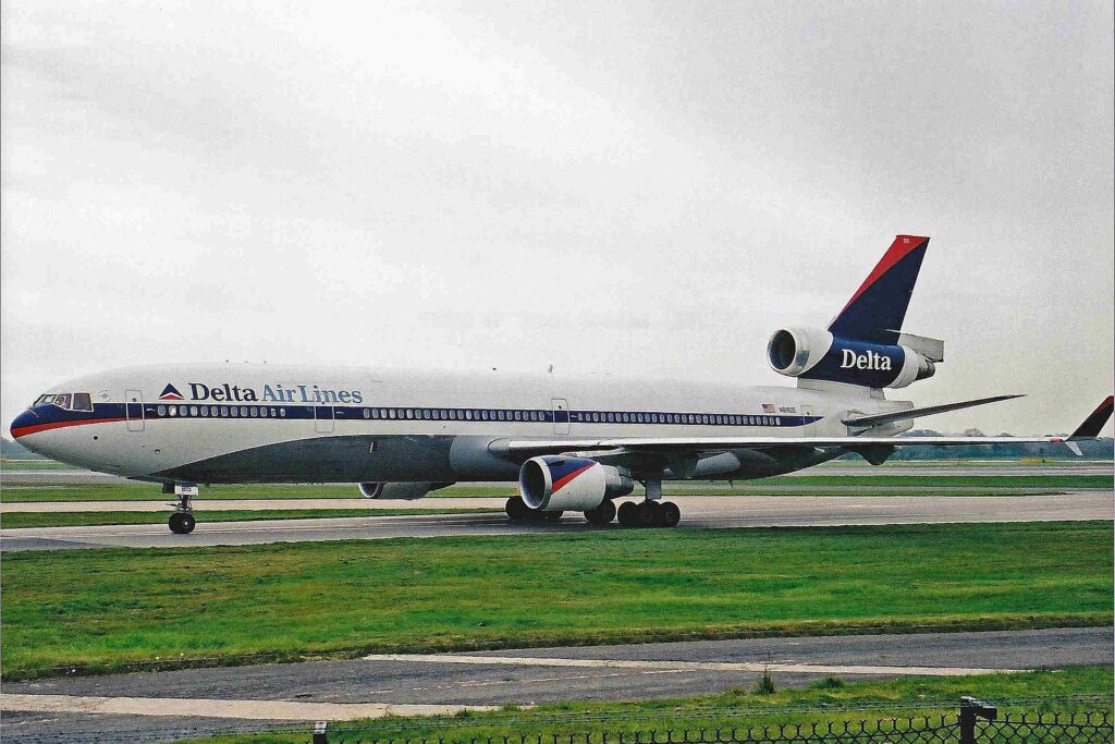 N815DE MD-11 Delta MAN 20APR02