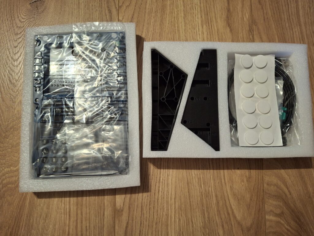 Winwing MCDU packaging and amenities