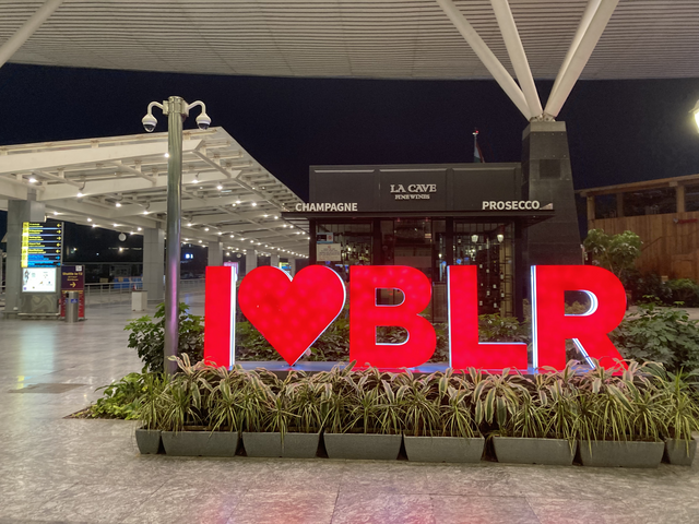 I heart BLR sign in front of Bengalaru international airport terminal. Wikimedia commons