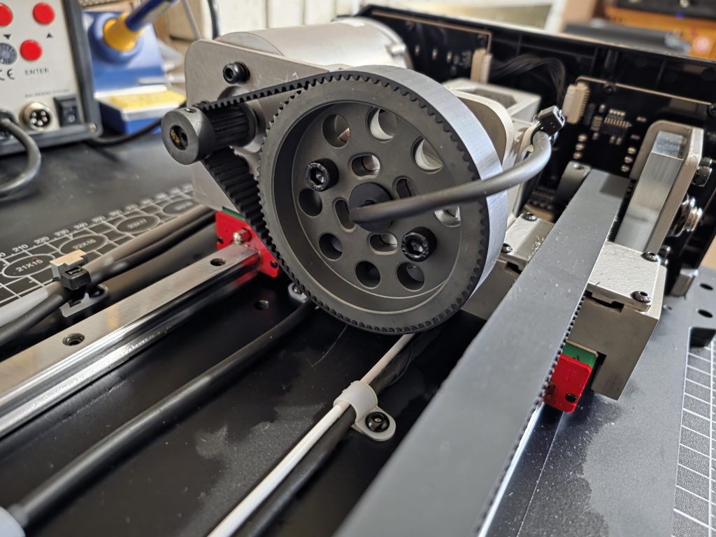 AY210 roll axis drive pulley