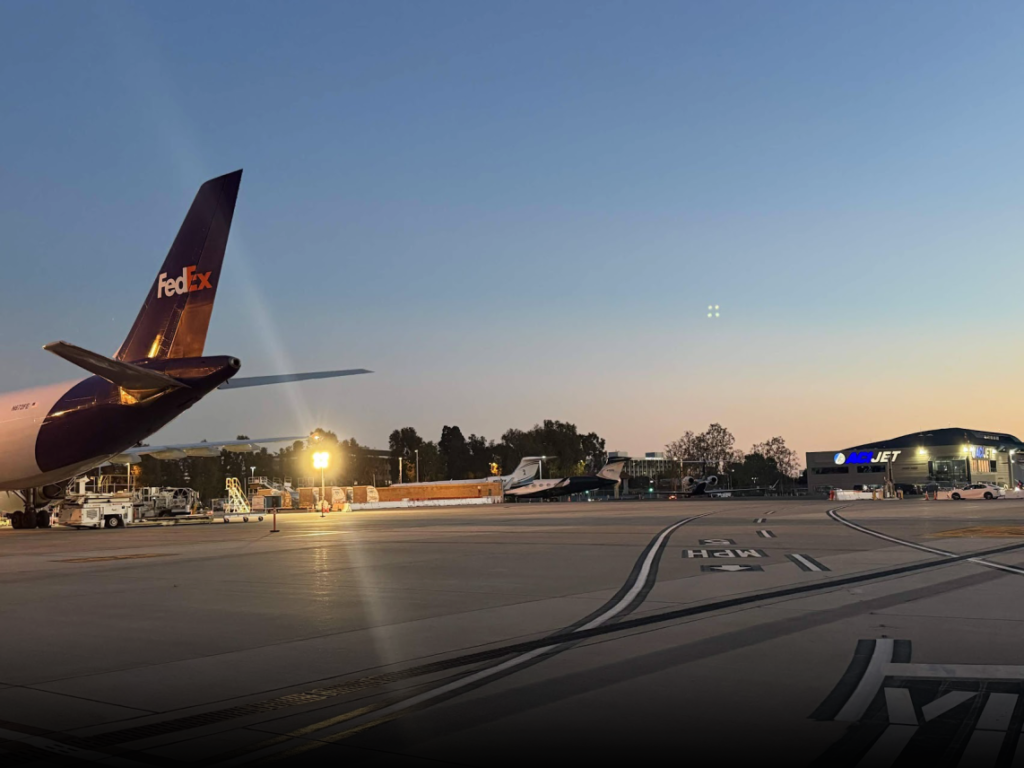 VerticalSim KSNA MSFS 2024 Real-life Photo 2